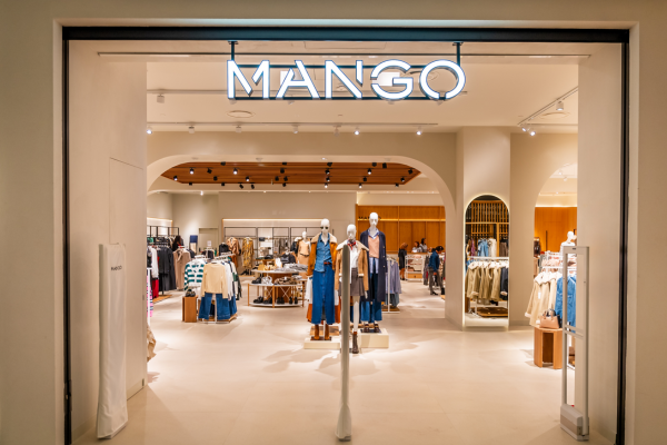 Mango tienda escaparate